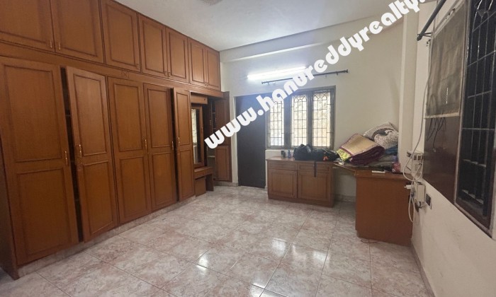 2 BHK Flat for Rent in Mahalingapuram