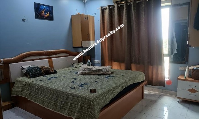 1 BHK Flat for Sale in Wanowarie