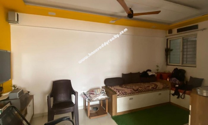 2 BHK Flat for Sale in Somwar Peth