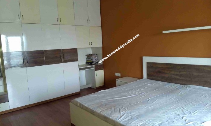 4 BHK Penthouse for Rent in Old Madras Road
