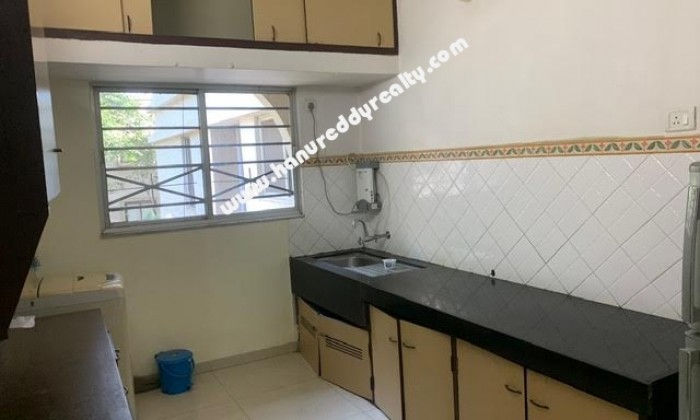 2 BHK Flat for Sale in Boat Club Road