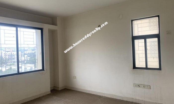 3 BHK Flat for Sale in Wanowarie